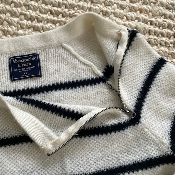 Abercrombie & Fitch 3/4 zip Collar, Blue/White Stripe Sweater - Picture 5 of 6